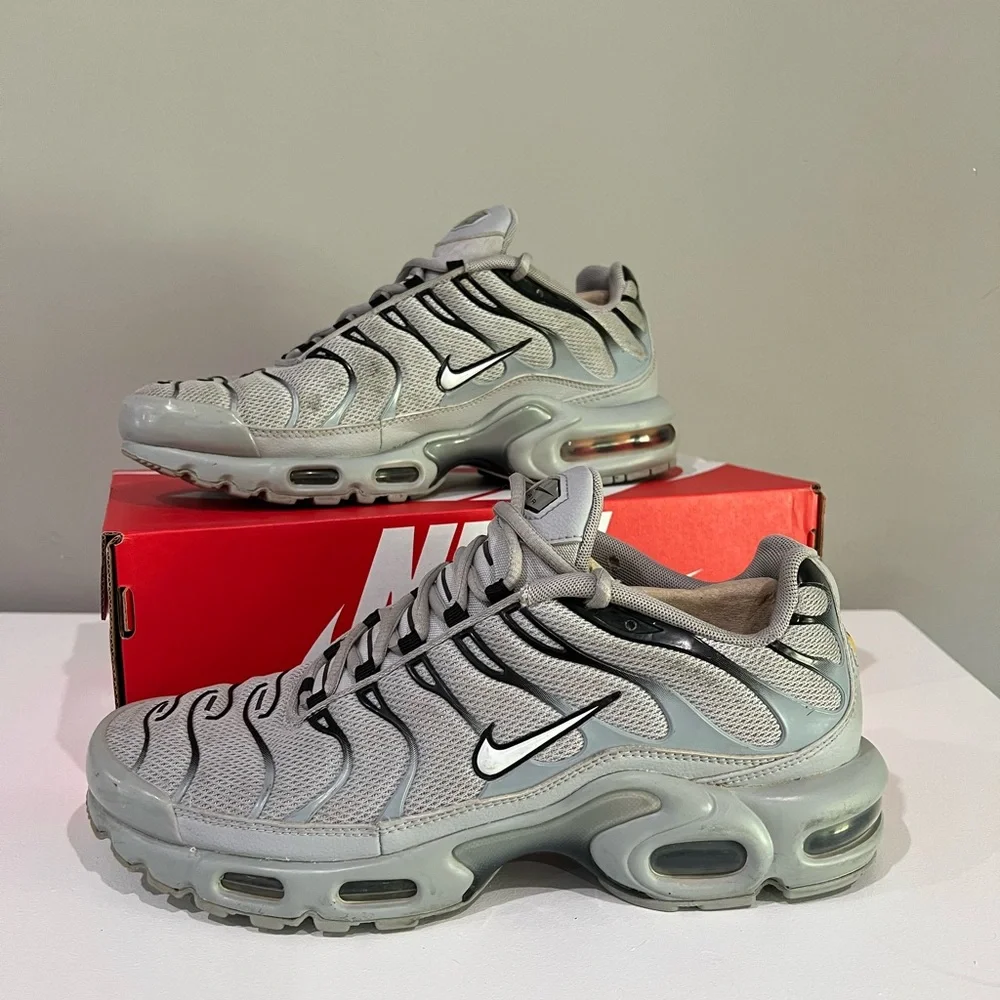 Nike Air Max Plus TN Wolf Grey Lace Up Men's Sneakers Size 9 - Picture 1 of 11